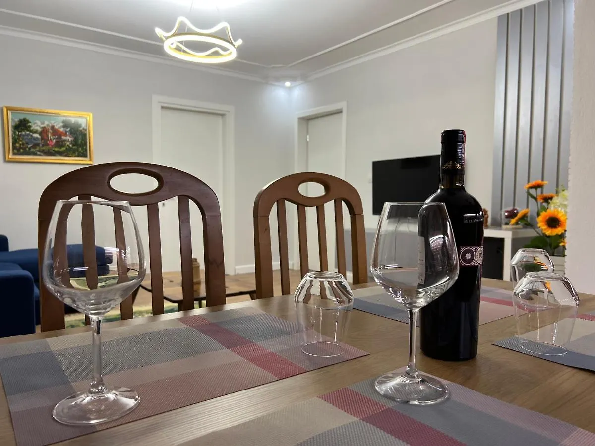 Chestnut Yard Villa 地拉那 公寓