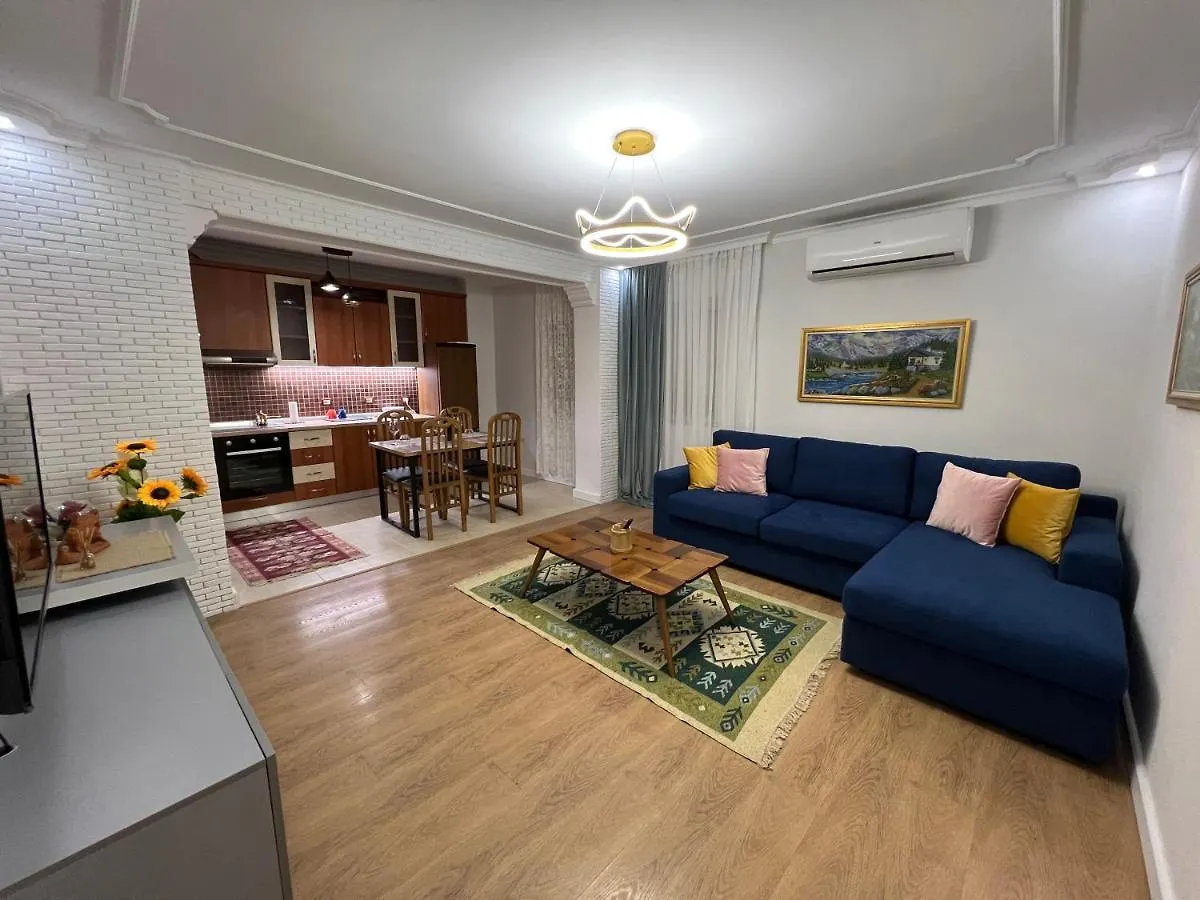 Chestnut Yard Villa 地拉那