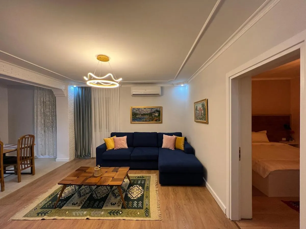 Chestnut Yard Villa Tirana 0*,