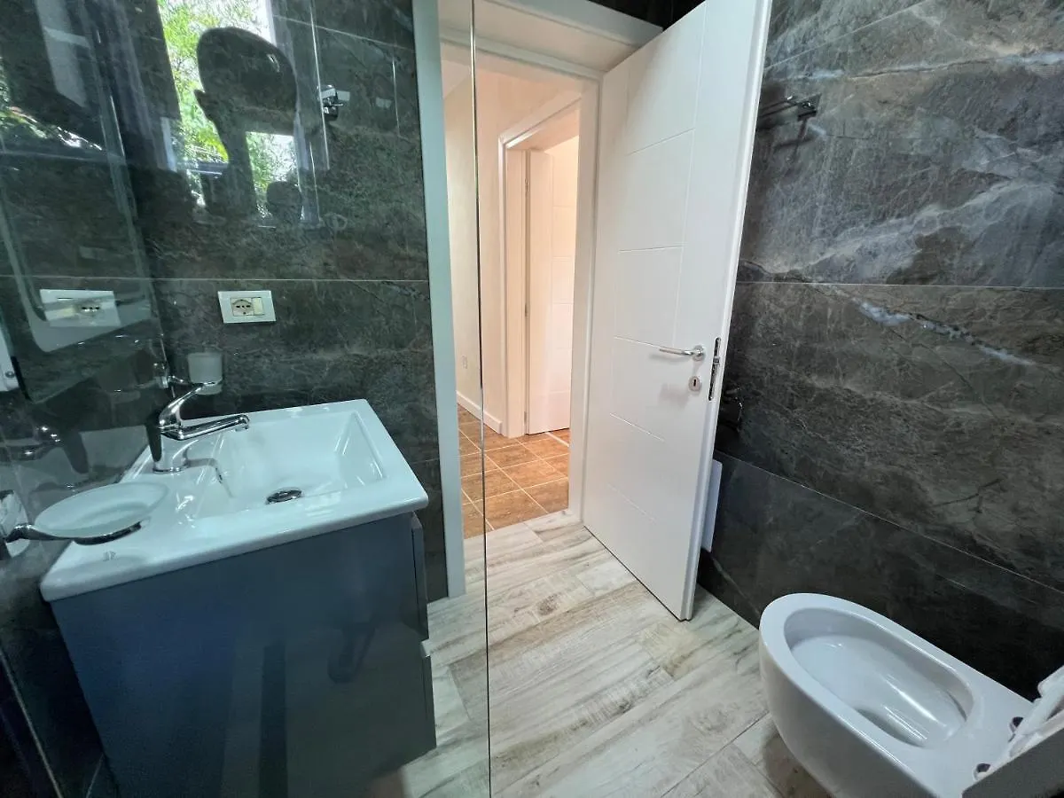 Lejlighed Chestnut Yard Villa Tirana