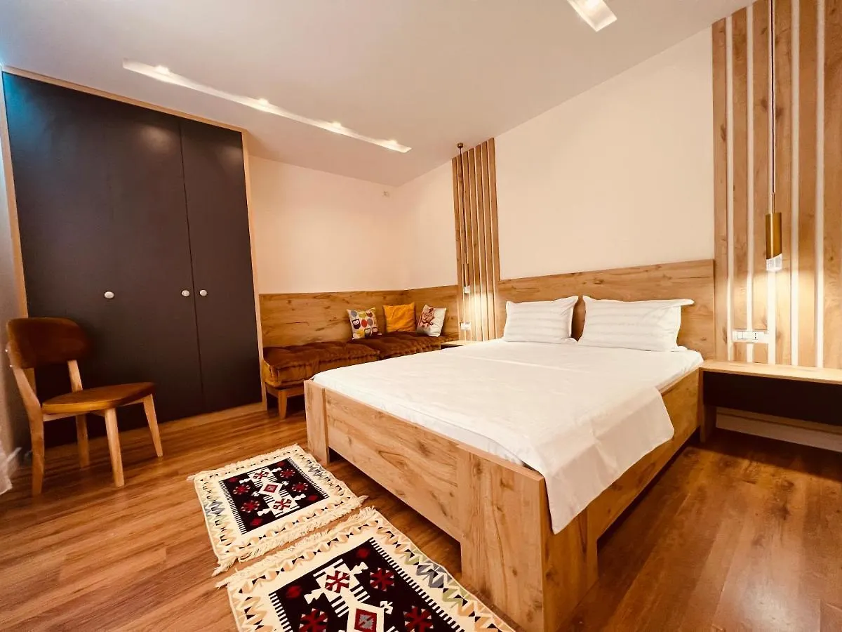 Chestnut Yard Villa Tirana 0*,